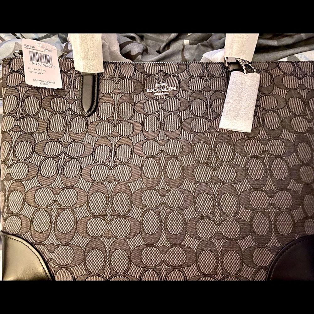 Coach Zip Tote Signature Jacquard F29958